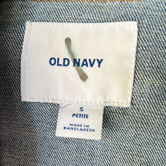 Old Navy Women’s Classic Denim Jacket - Picture 3 of 4